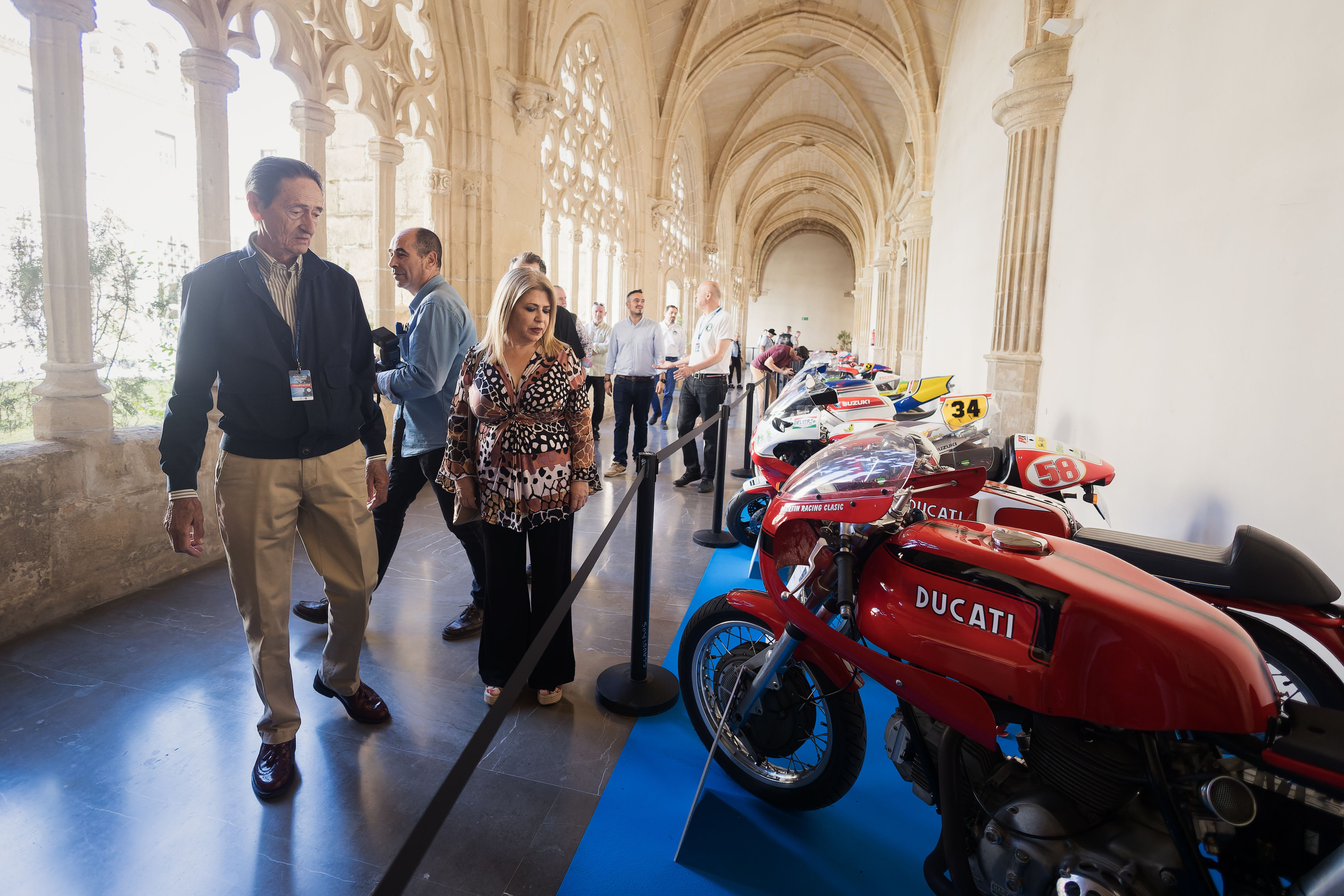 Motos expuestas en los Claustros.   CANDELA NÚÑEZ