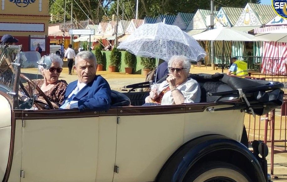 Rosario va a ver su feria a los 95 años en Sevilla.  EMERGENCIAS SEVILLA