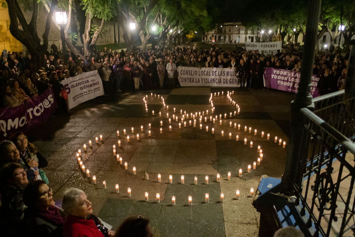 Una concentración en Jerez contra la violencia machista, en una imagen de archivo. FOTO: MANU GARCÍA