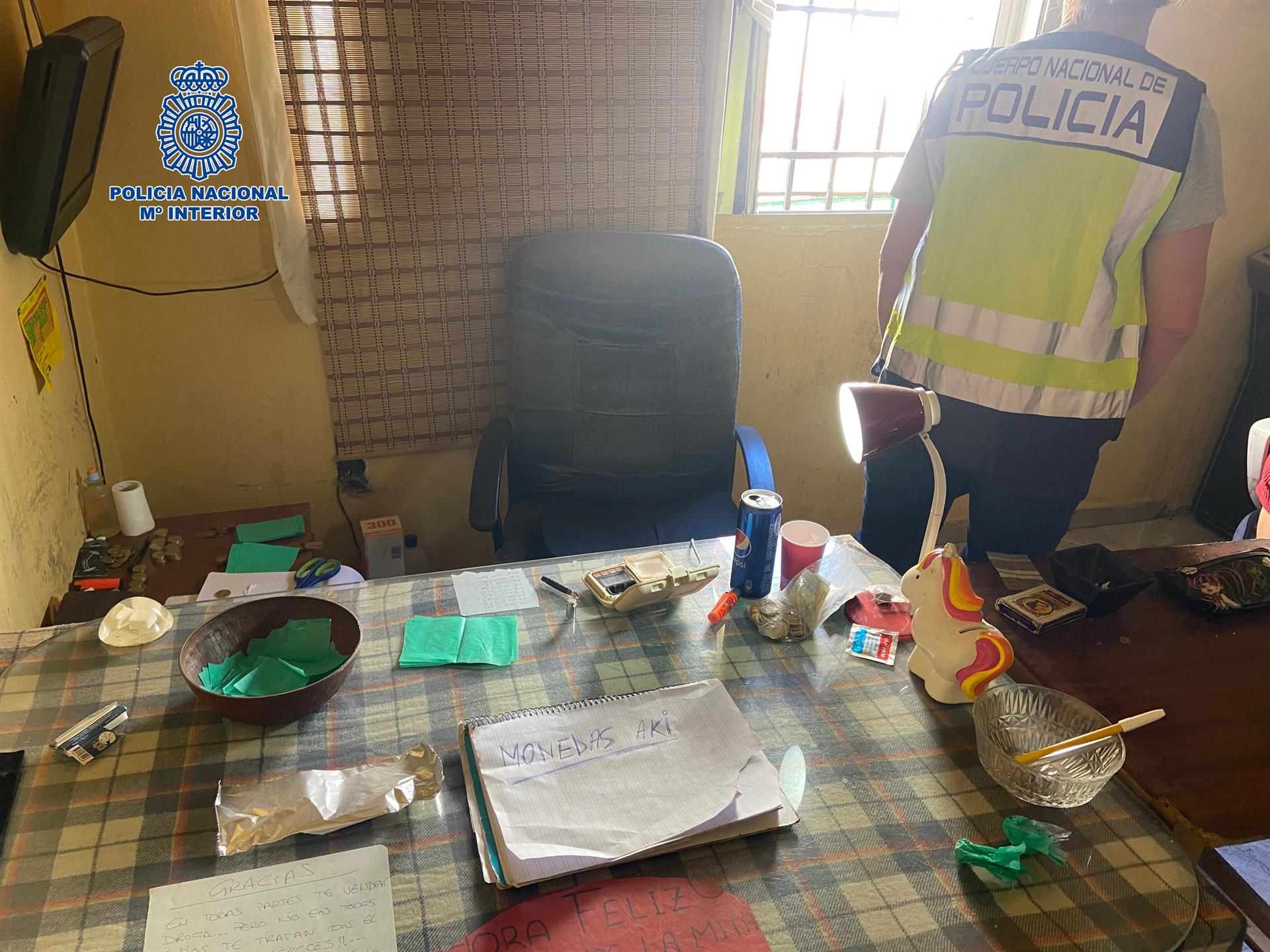 Imagen del fumadero desmantelado por la Policía.