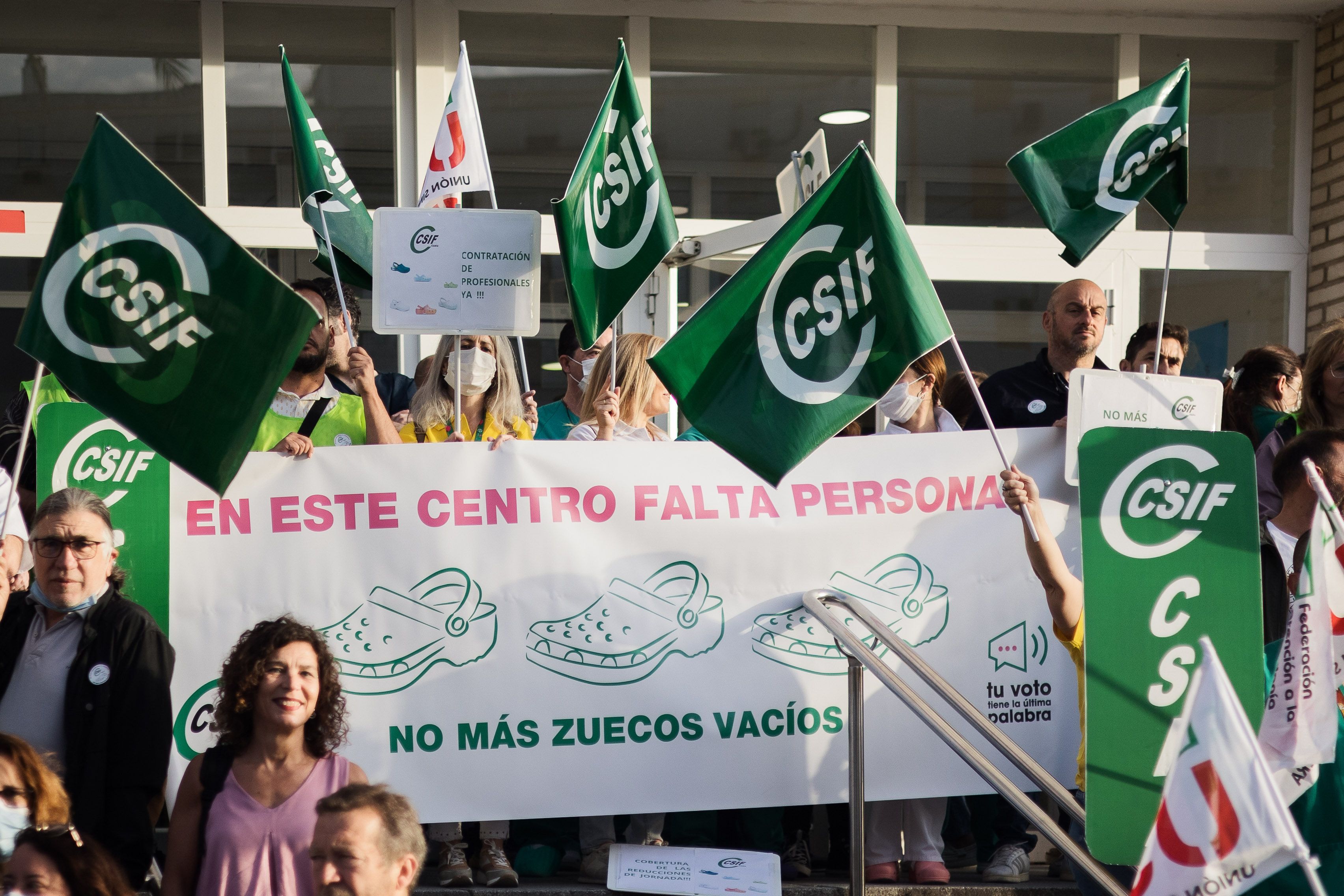 Una de las protestas dentro de la campaña 'No más zuecos vacíos', realizada en el Hospital de Jerez.