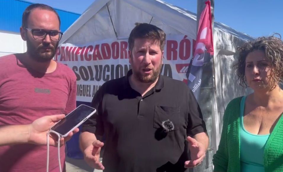 Visita del eurodiputado a los trabajadores en huelga. 