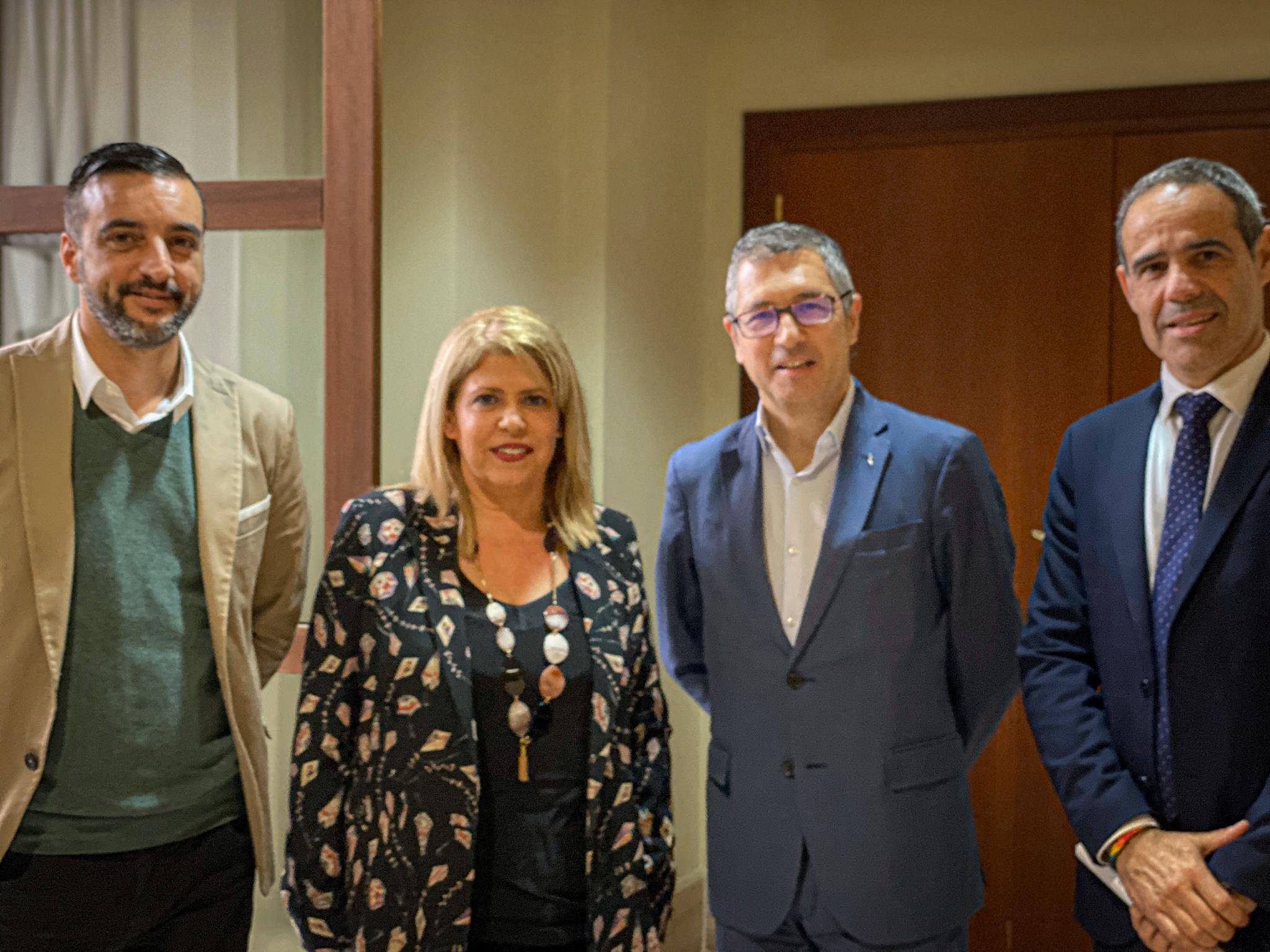 La alcaldesa de Jerez, Mamen Sánchez, ha manifestado en Cádiz la necesidad de una mayor coordinación entre Administraciones para afrontar los retos del déficit hidrológico y la emergencia climática en el marco de las jornadas sobre el Plan de Gestión de R La alcaldesa de Jerez, Mamen Sánchez, ha manifestado en Cádiz la necesidad de una mayor coordinación entre Administraciones para afrontar los retos del déficit hidrológico y la emergencia climática en el marco de las jornadas sobre el Plan de Gestión de R