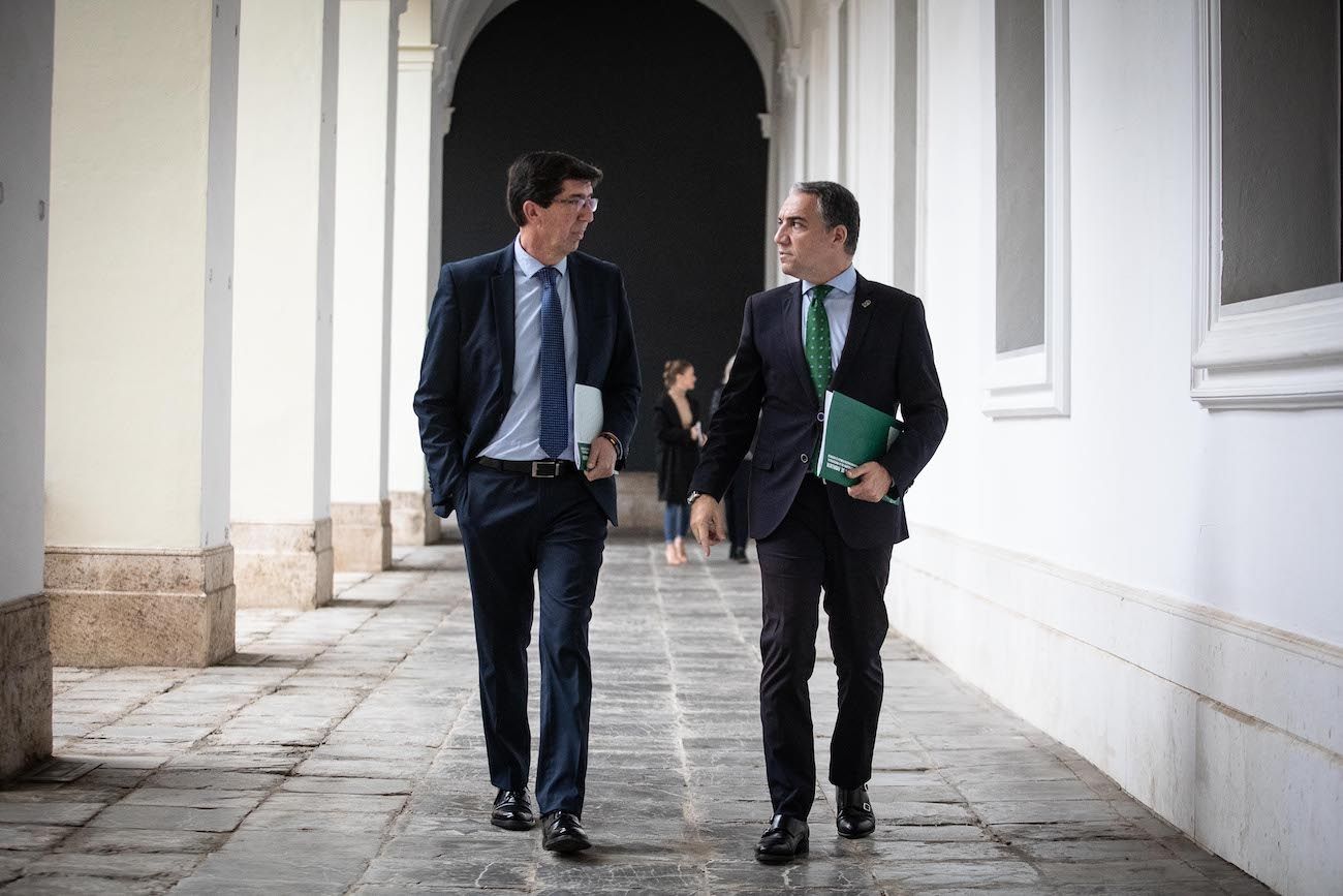 El vicepresidente de la Junta, Juan Marín y el consejero de la Presidencia, Elías Bendodo, tras el Consejo de Gobierno.