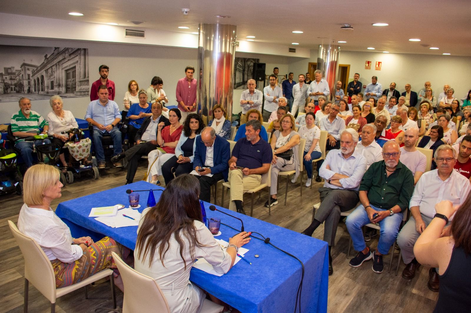 Reunión de Pelayo y López con colectivos y entidades del tercer sector en Jerez, este pasado jueves.