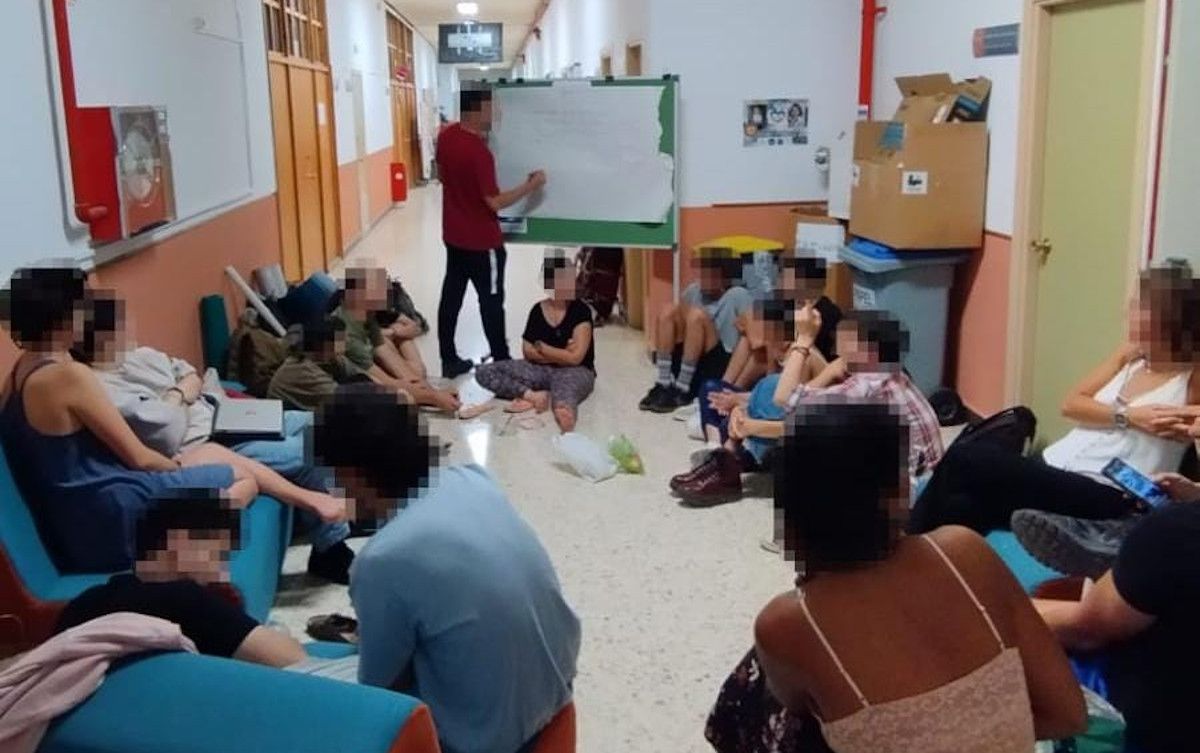 Encierro de estudiantes en el campus de la UCA en Puerto Real.