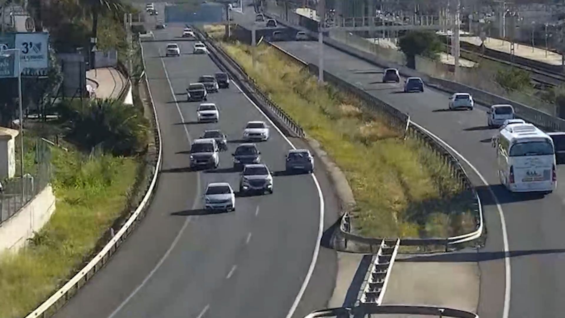 Un 'kamikaze' conduce en dirección prohibida durante cuatro kilómetros en San Fernando. Un 'kamikaze' conduce en dirección prohibida durante cuatro kilómetros en San Fernando.