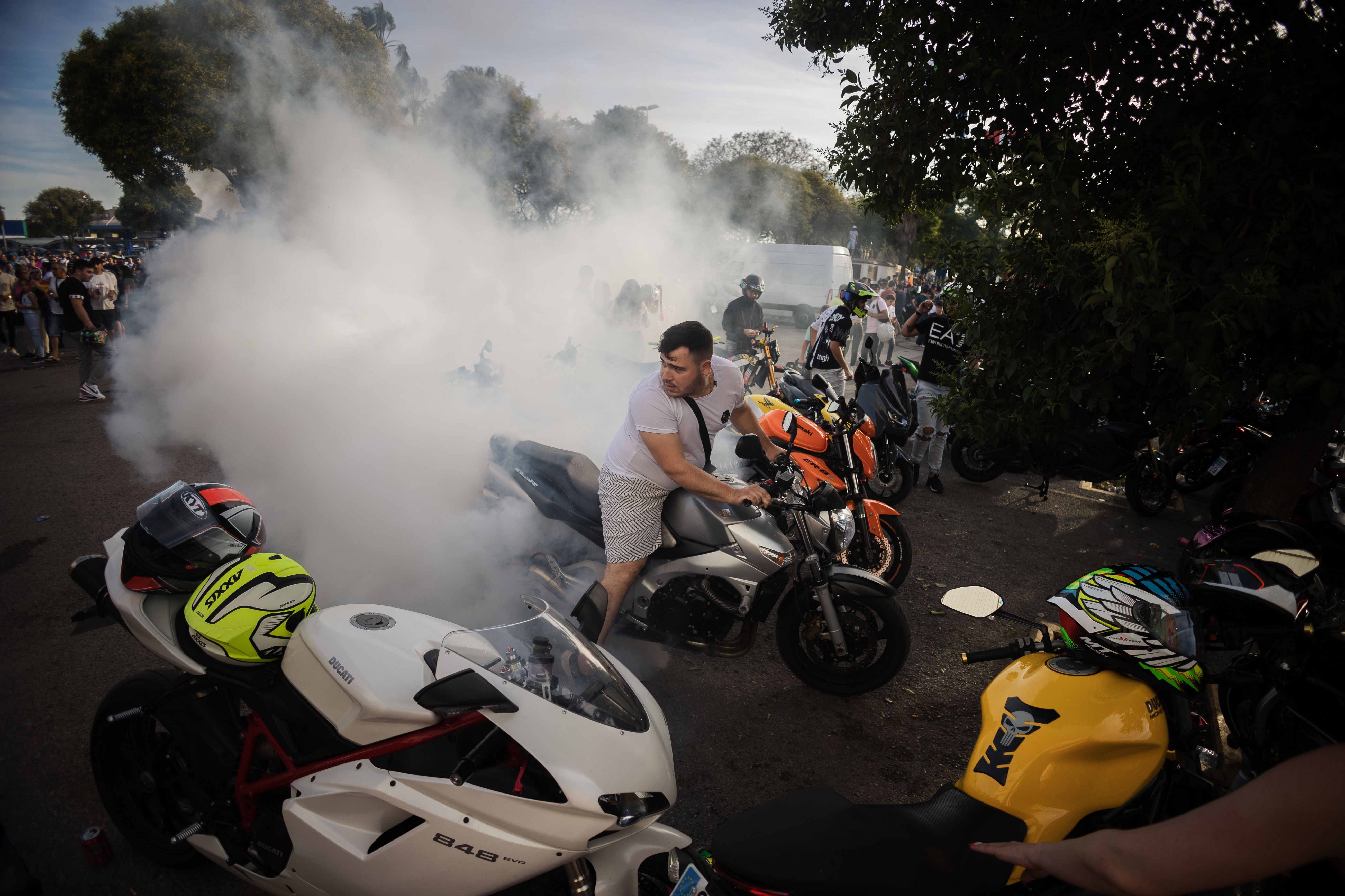 Ambiente de sábado motero en Jerez