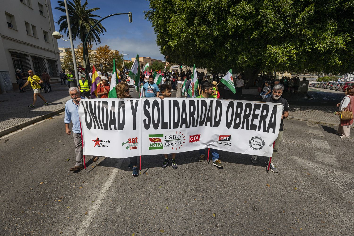 La convocatoria alternativa, en los primeros metros de su recorrido este lunes Primero de Mayo   GERMÁN MESA