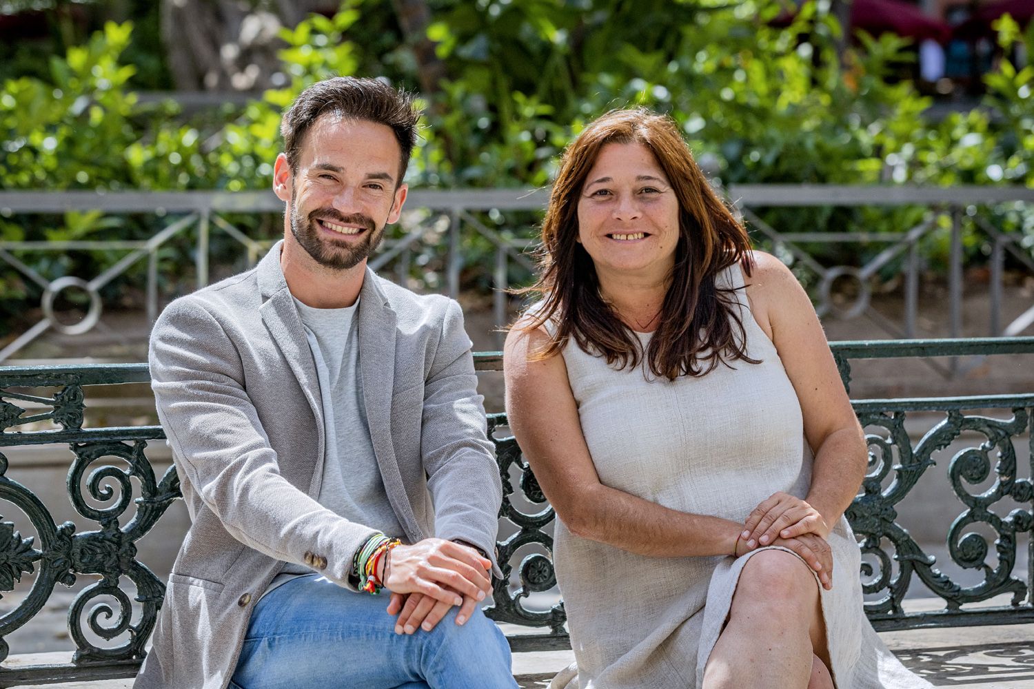 David de la Cruz y Helena Fernández, en la plaza de Mina de Cádiz   GERMÁN MESA