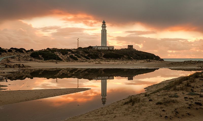 Faro de Trafalgar al atardecer.