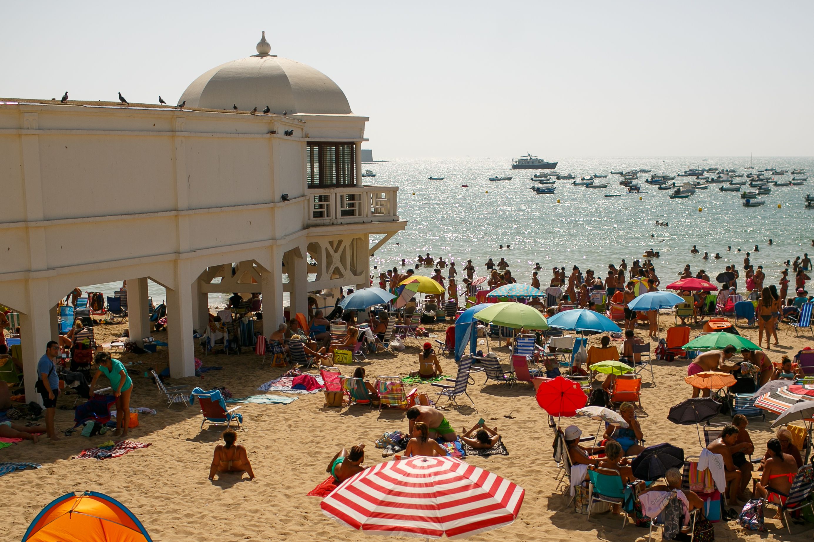 Vista de la playa de La Caleta, en Cádiz capital, donde se produjeron los hurtos.