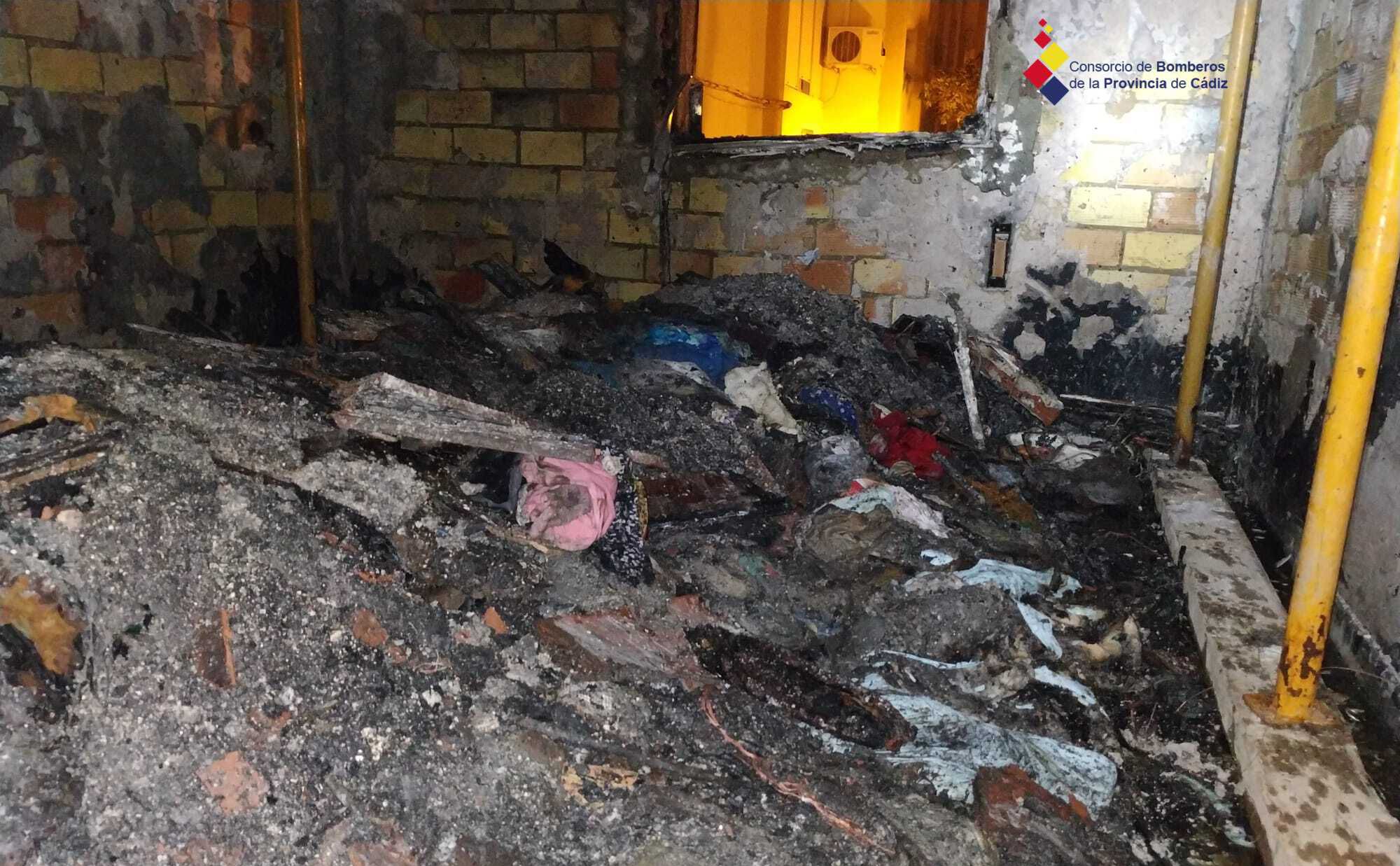 Estado de la vivienda tras el incendio.