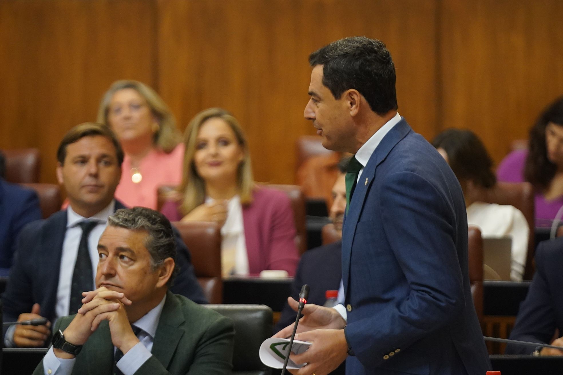 Juanma Moreno durante la sesión de control en la que se ha hablado de Doñana.