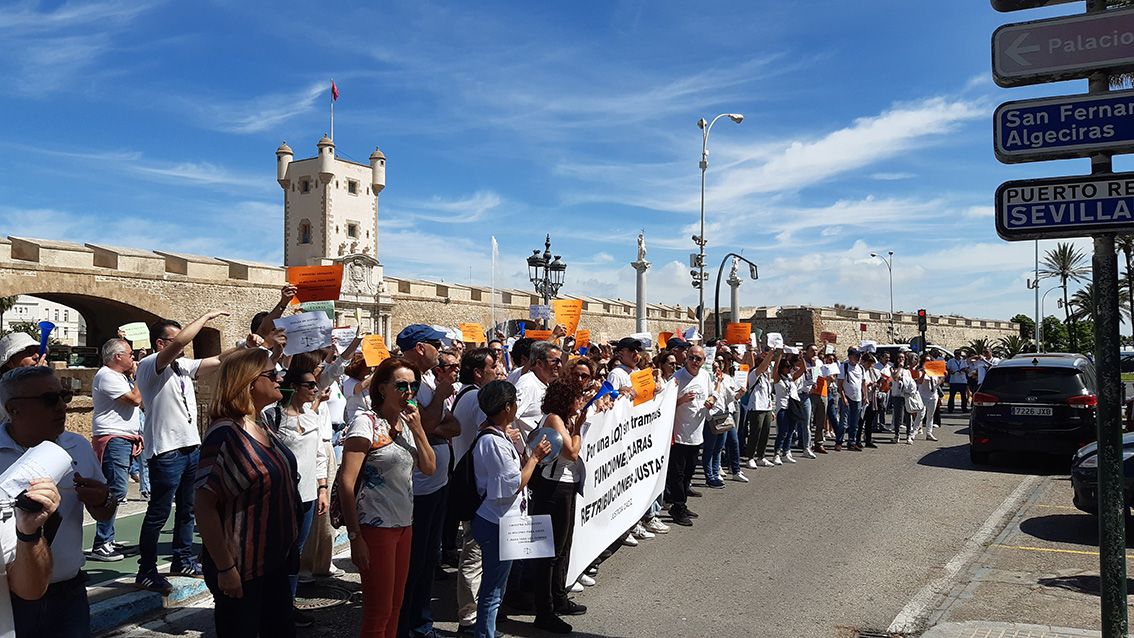 Funcionarios de Justicia durante una manifestación en Cádiz. 