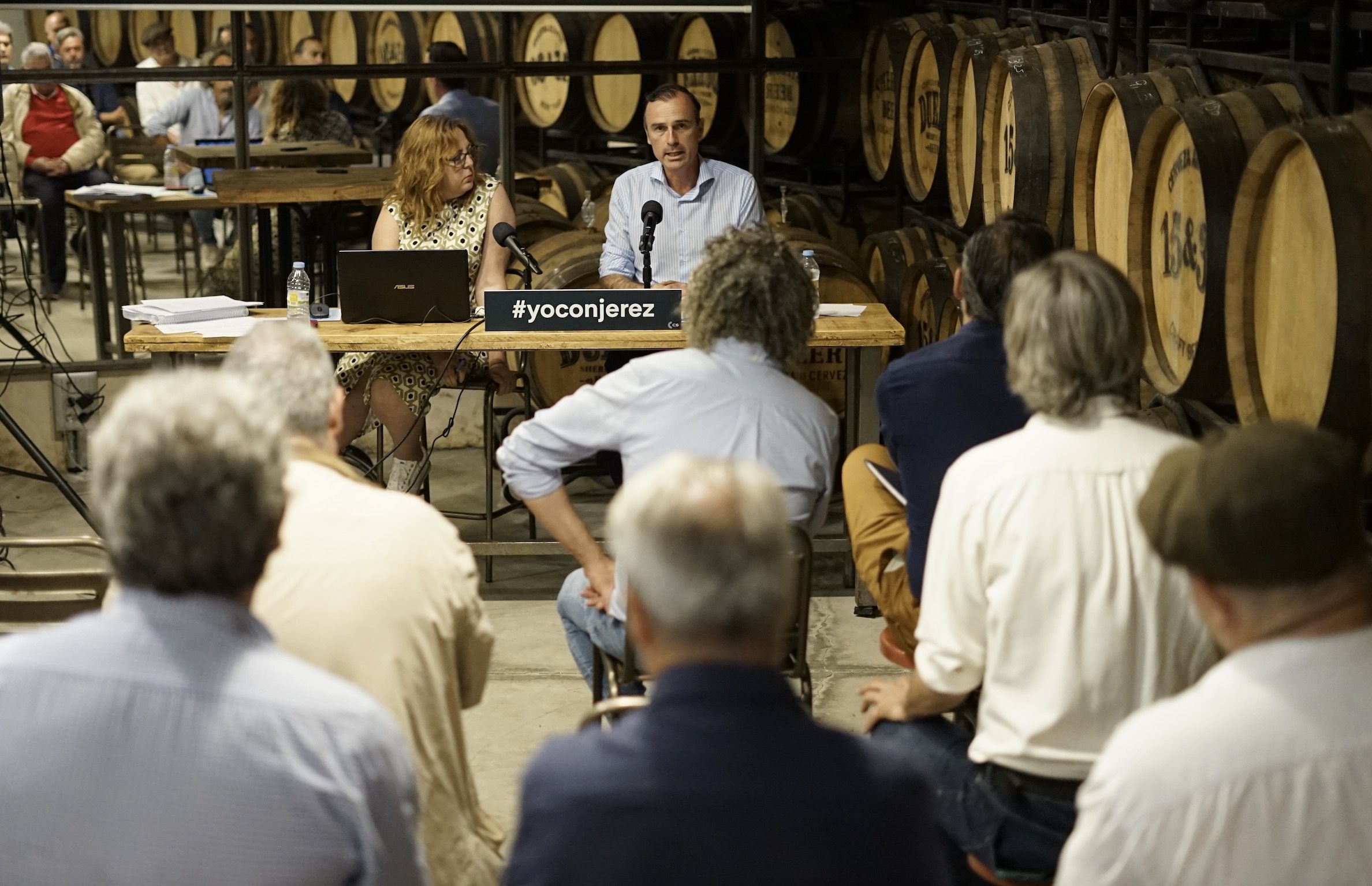 El candidato a la Alcaldía por Ciudadanos y Vallespí durante el desarrollo de la Mesa Abierta a la Cultura.