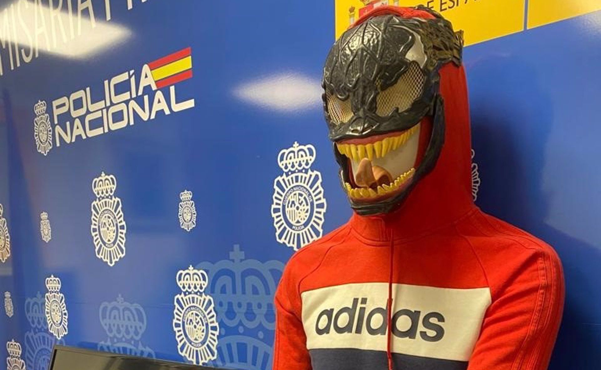 Roba en cuatro casas disfrazado de Venom en Málaga.