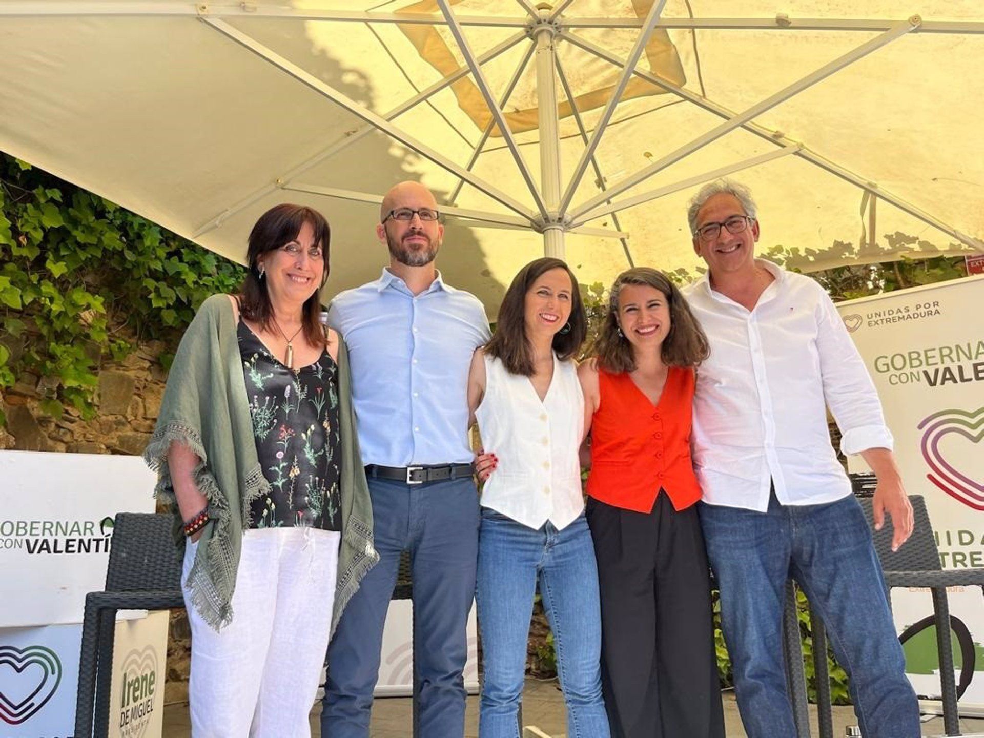 Belarra, en el centro de la imagen, en un acto este pasado domingo en Extremadura, donde ha prometido un supermercado público.