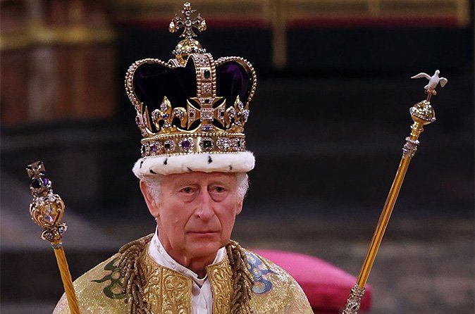Una imagen de televisión, difundida en Twitter, de la coronación de Carlos III, el pasado sábado.
