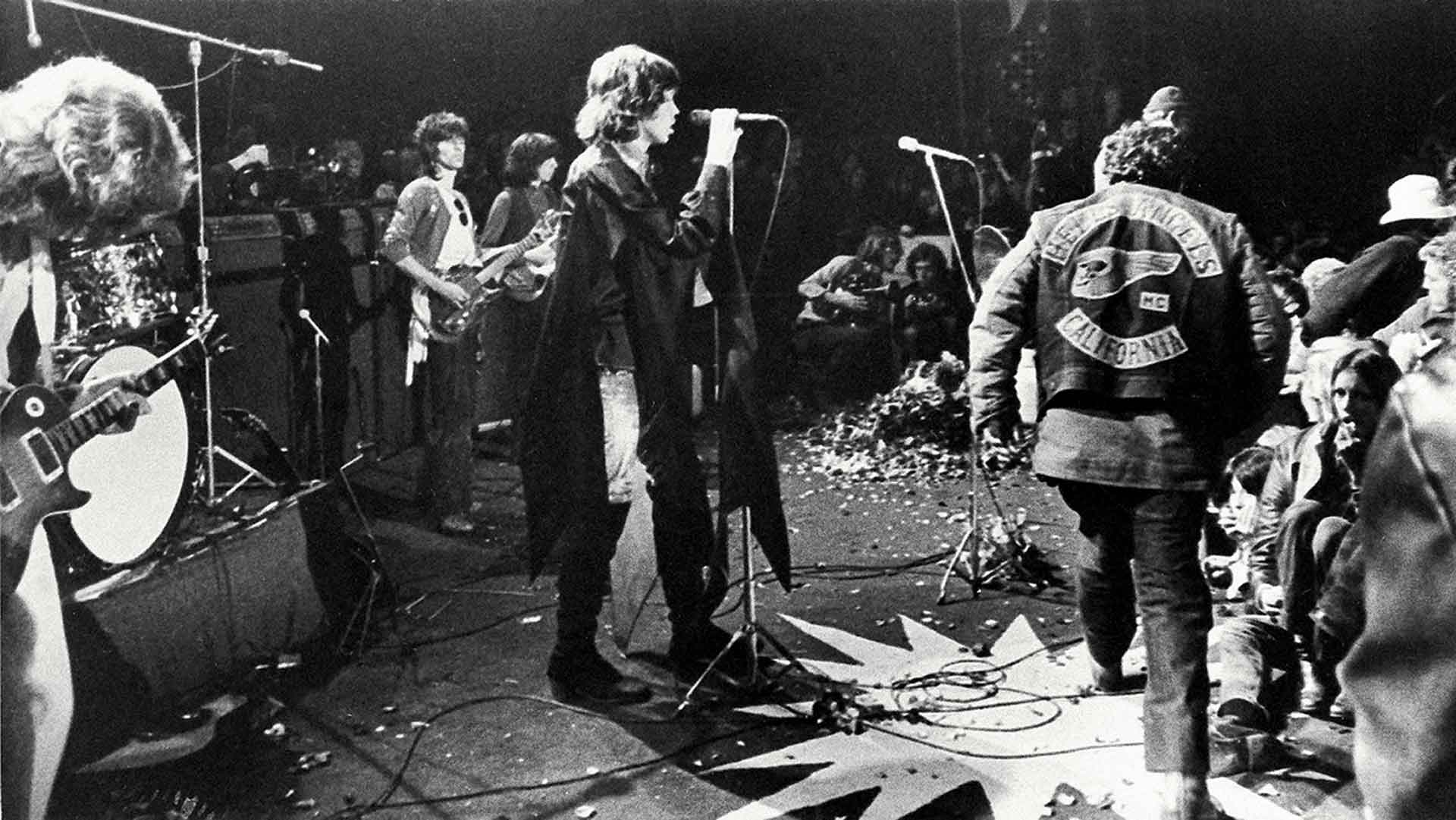 El legendario grupo Rolling Stones sobre el escenario del festival Altamont.