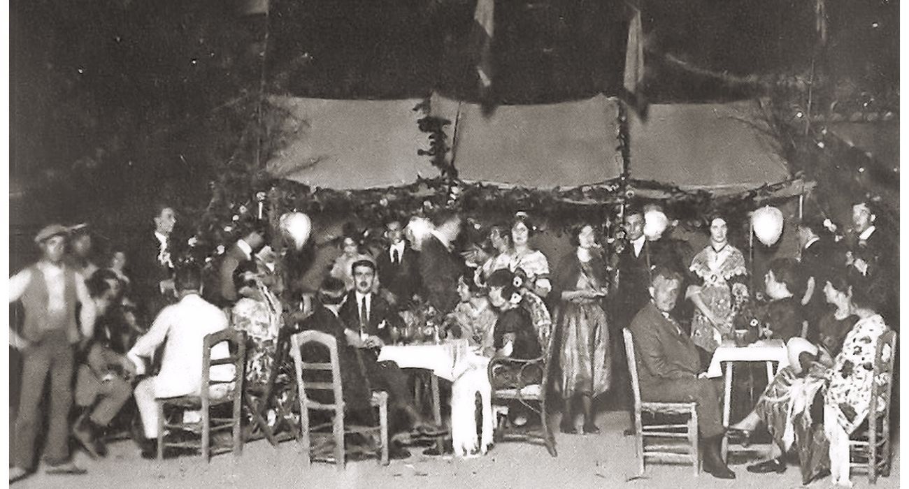 Una caseta, hace más de cien años, de la Feria del Caballo.