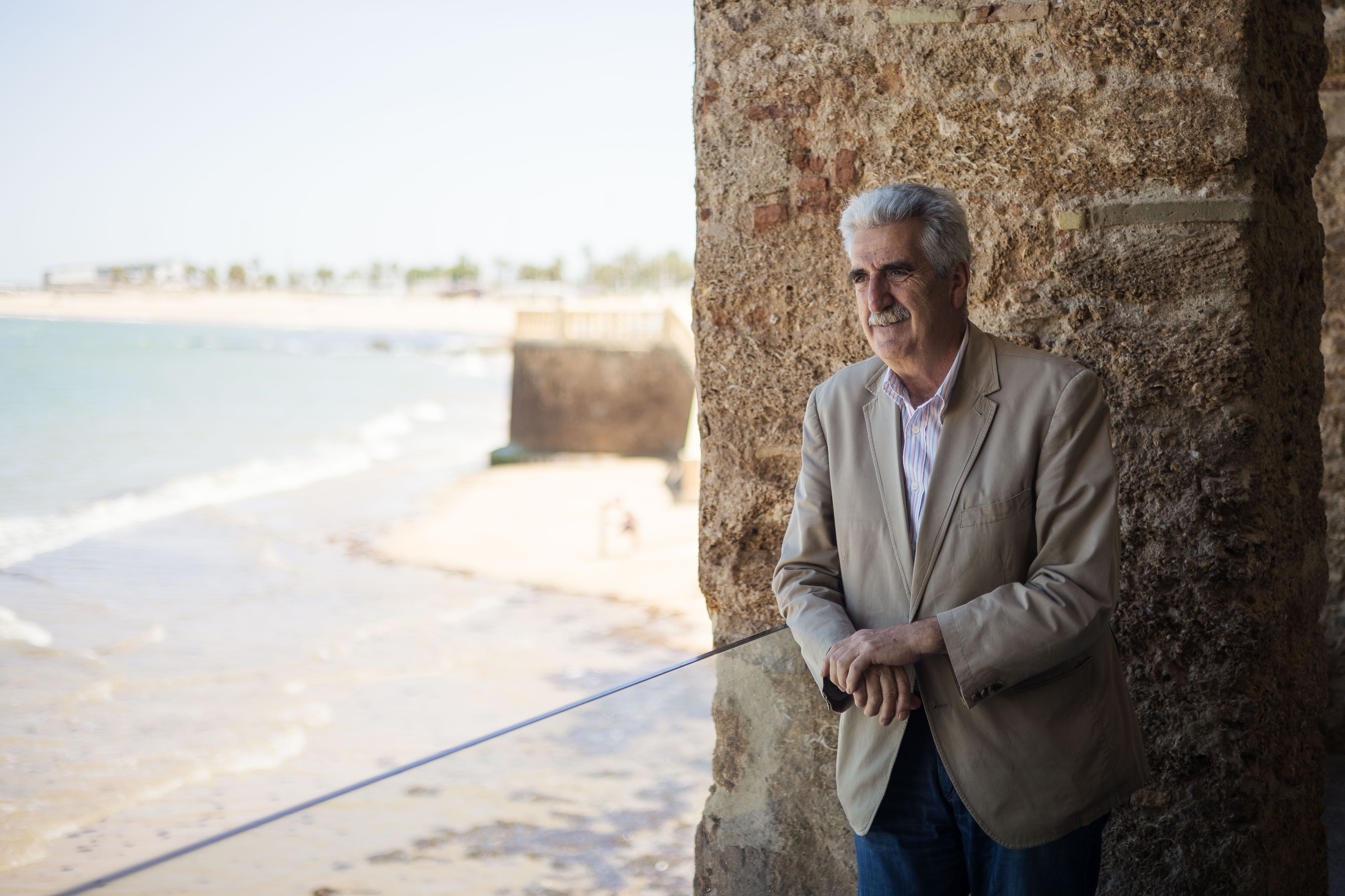 Luis Mario en el interior del castillo de Chipiona. 