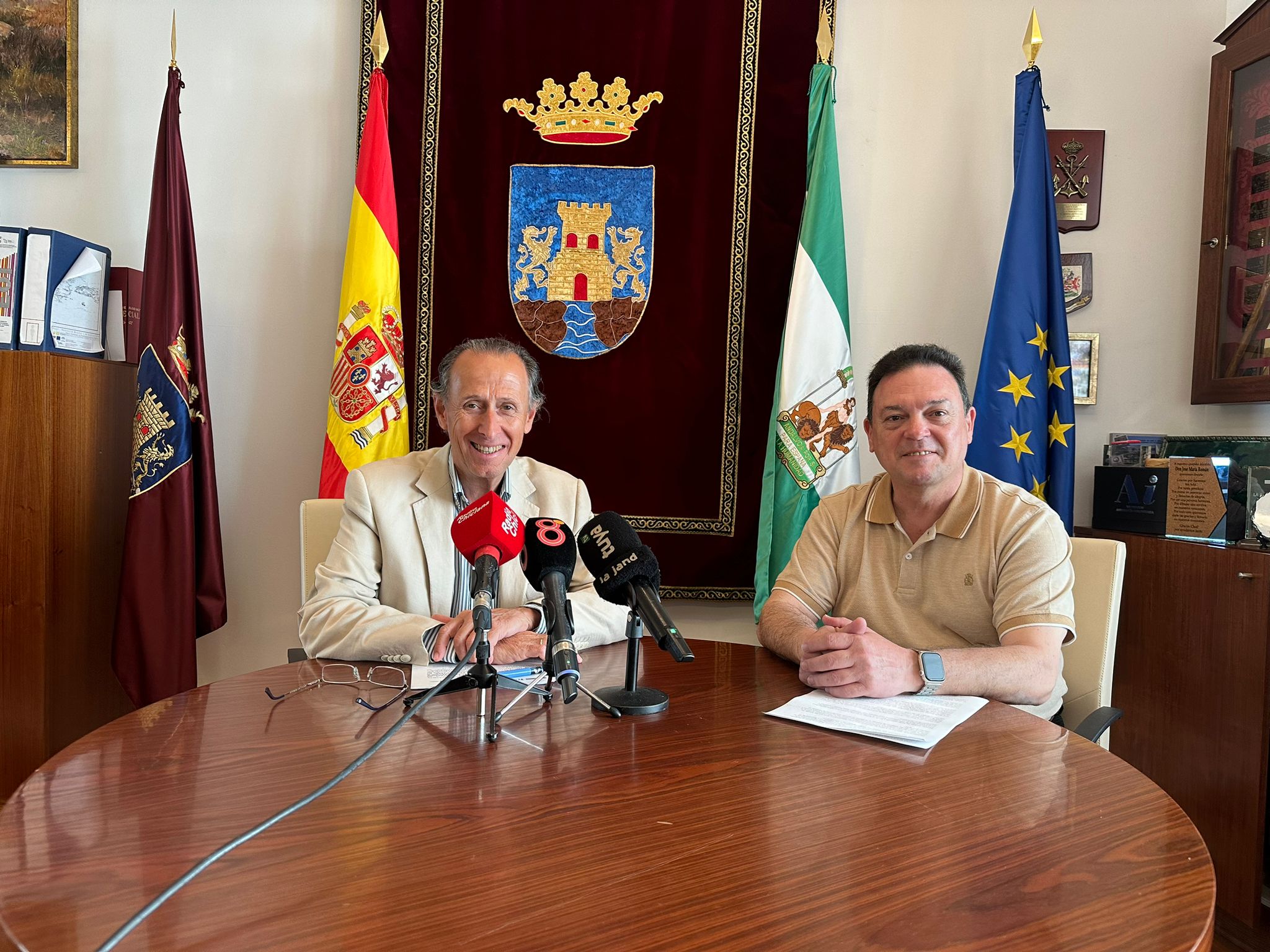El alcalde de Chiclana durante la firma del convenio. 