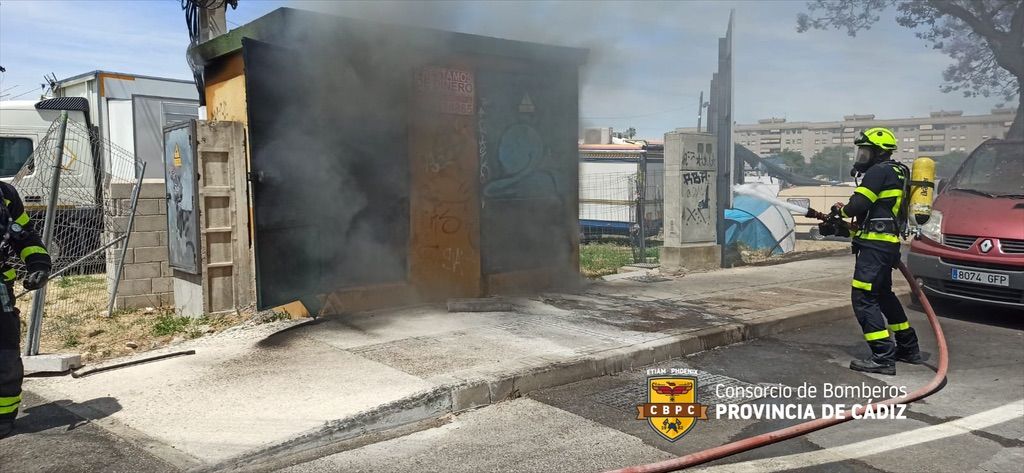 El centro de transformación eléctrica que ha salido ardiendo en Jerez. El centro de transformación eléctrica que ha salido ardiendo en Jerez.
