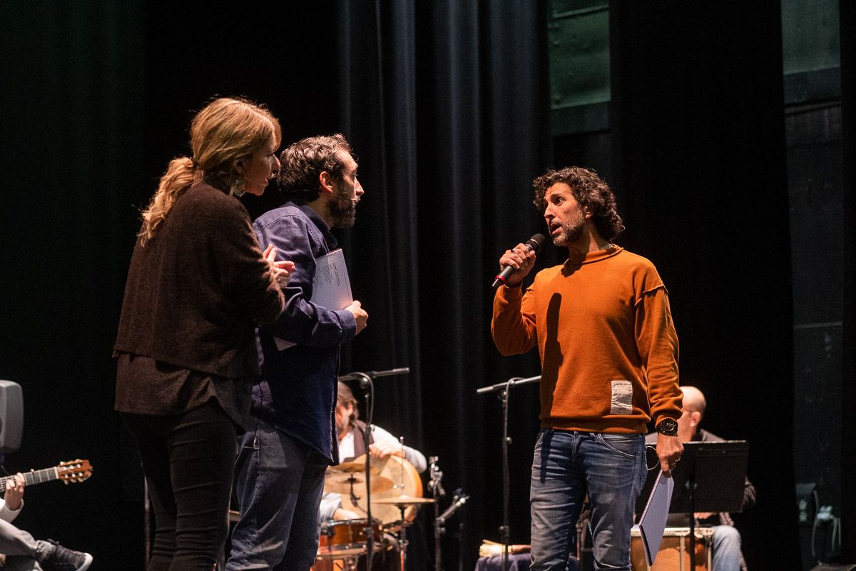 Rocío Márquez, Zapata Tenor y Arcángel, en un momento del ensayo en el teatro Villamarta de Jerez. FOTO: MANU GARCÍA