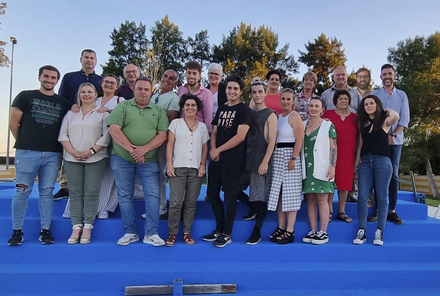 Nieves Mendoza, candidata del PSOE a la reelección en Guadalcacín, con los miembros de su lista.