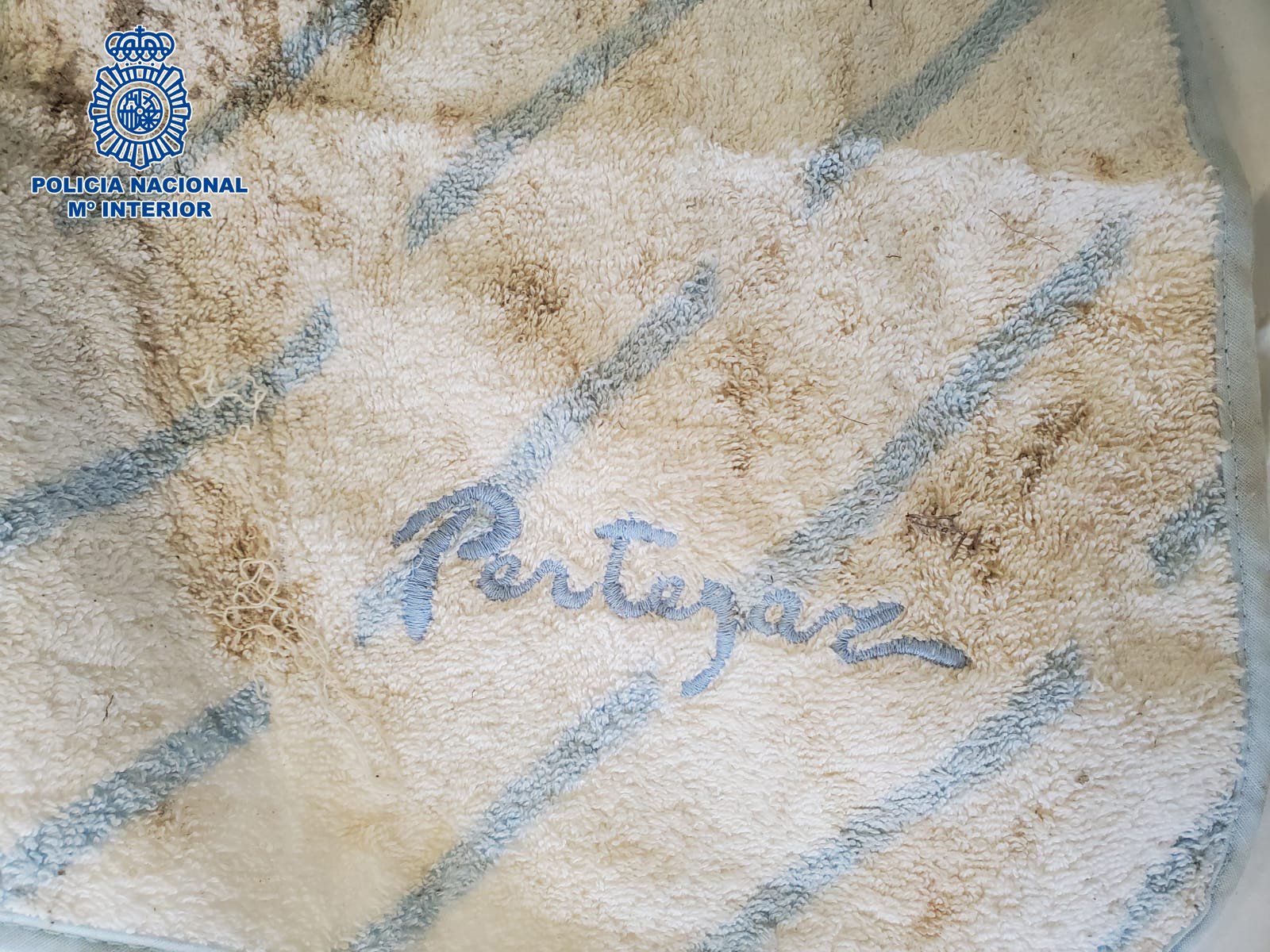 Toalla de bebé. Policía