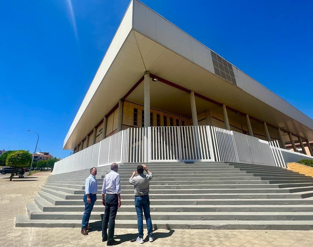 Pabellón de Tomares en el que se invertirá la subvención.