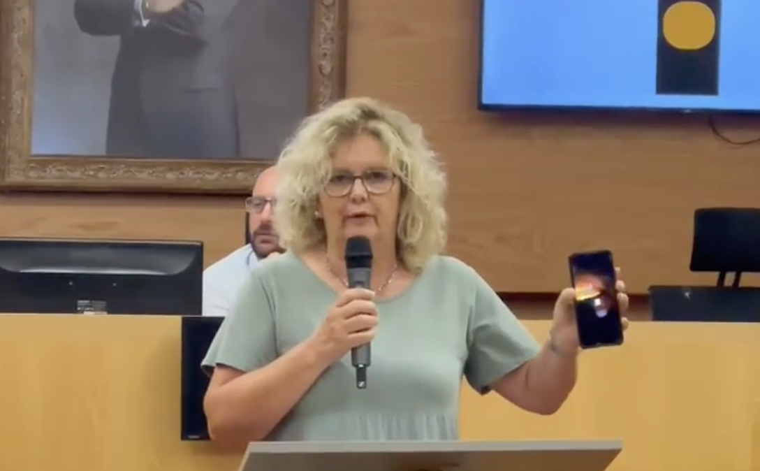 La vecina de El Puerto que pide una solución a los problemas con los que lidian en la calle Zarza y en entorno. La vecina de El Puerto que pide una solución a los problemas con los que lidian en la calle Zarza y en entorno.