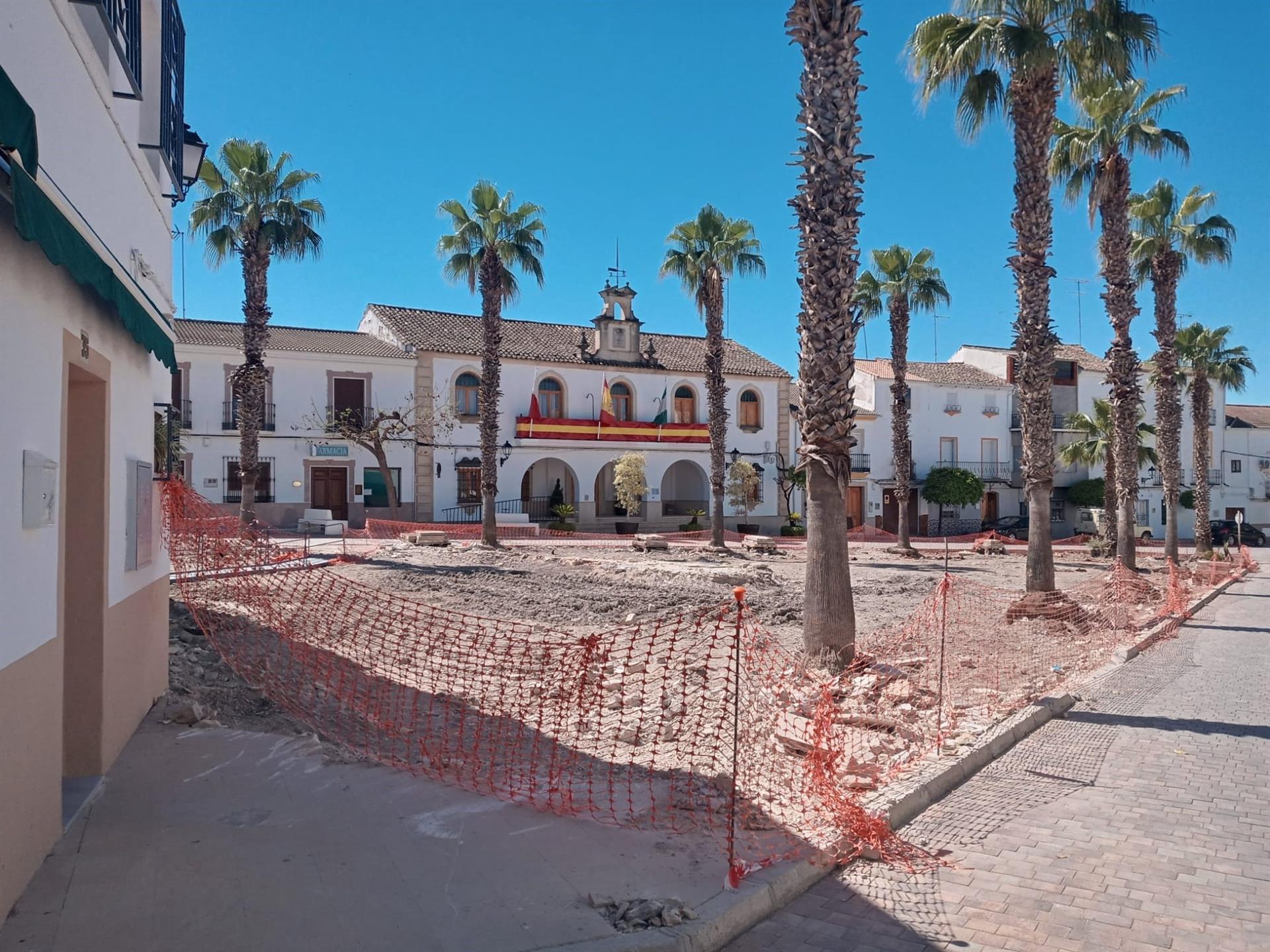 Tala de palmeras en Santiago de Calatrava, en Jaén. 