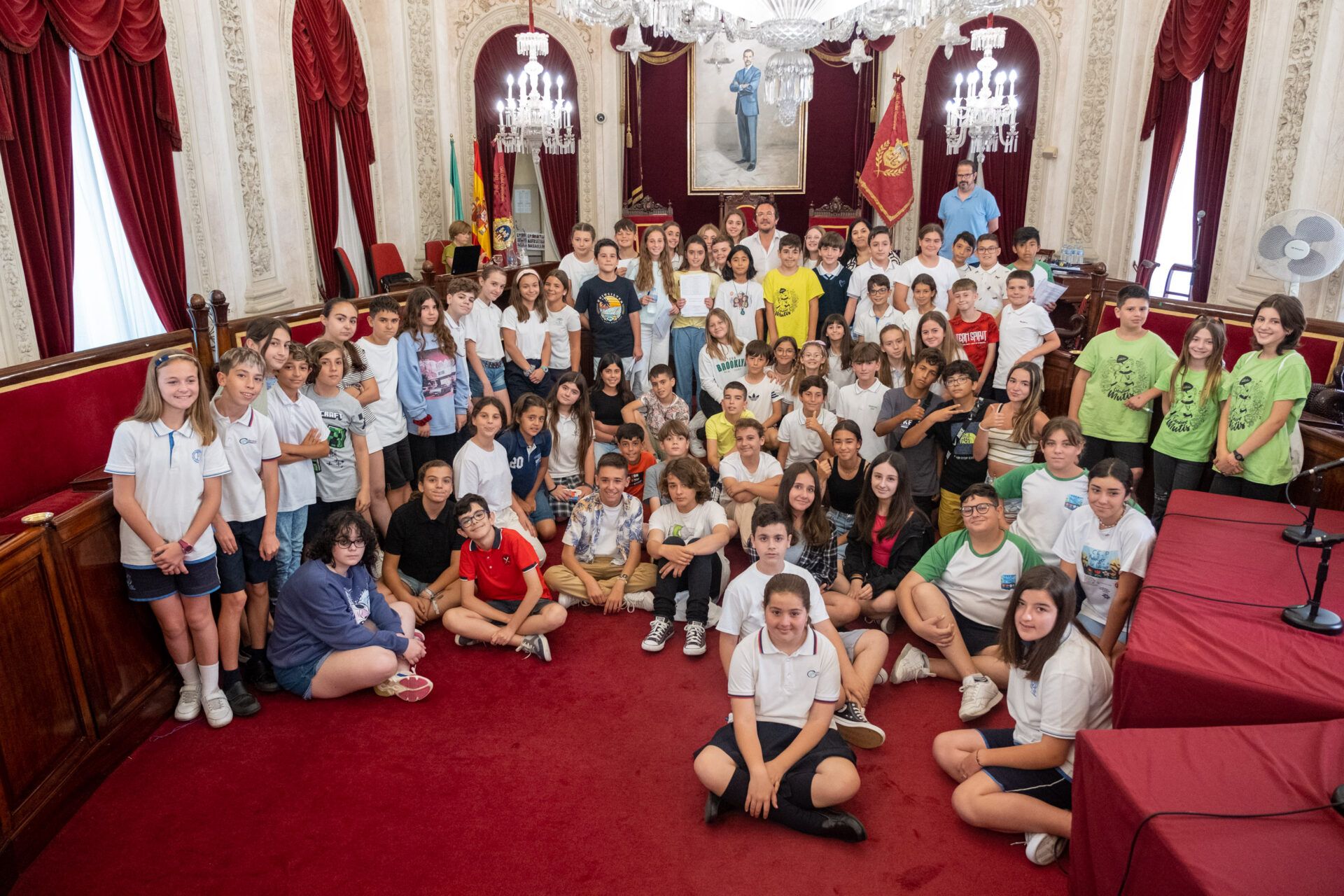 Los pequeños concejales que conformaron el Pleno infantil de Cádiz.