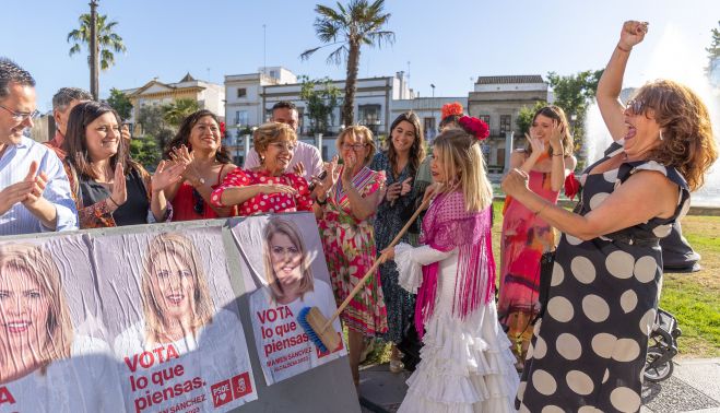 La primera pegada de carteles del PSOE.