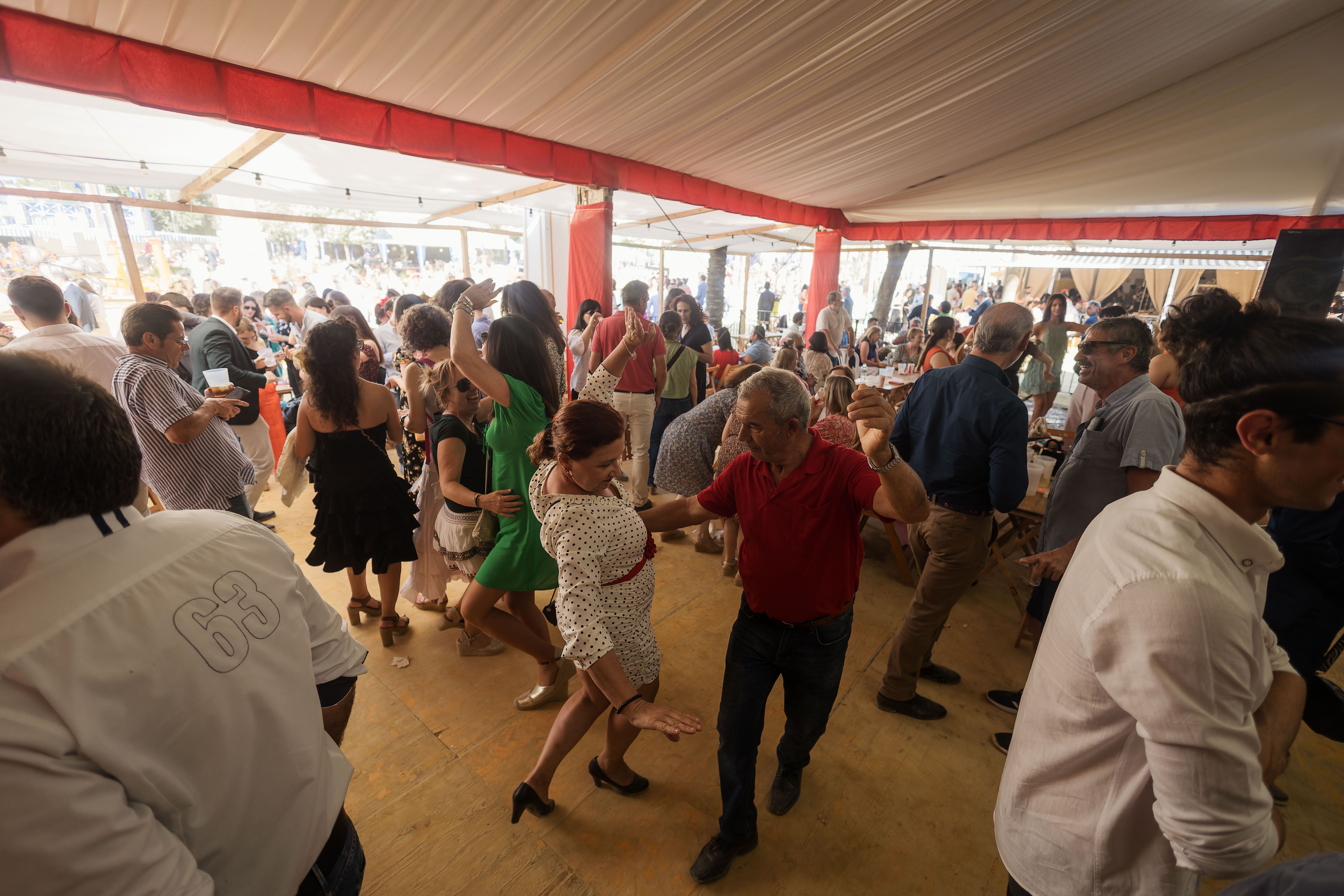 Interior de una caseta de la pasada edición de la Feria del Caballo.