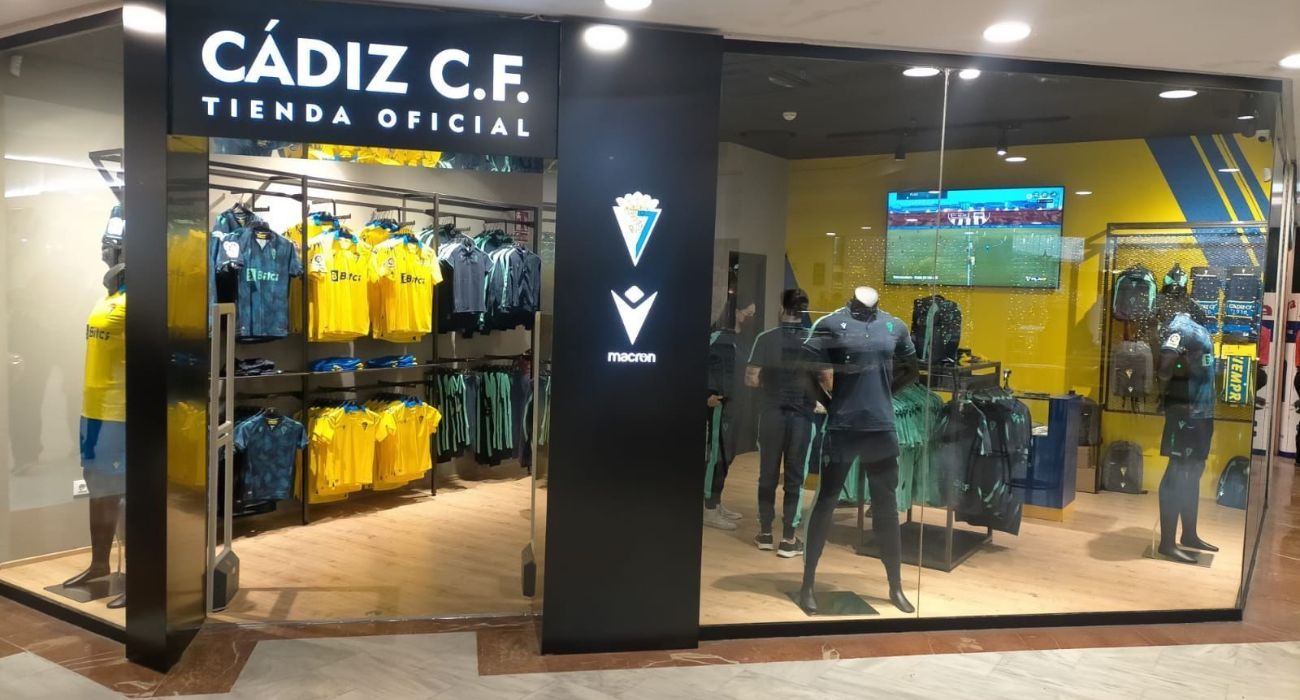 Una tienda oficial del Cádiz CF.