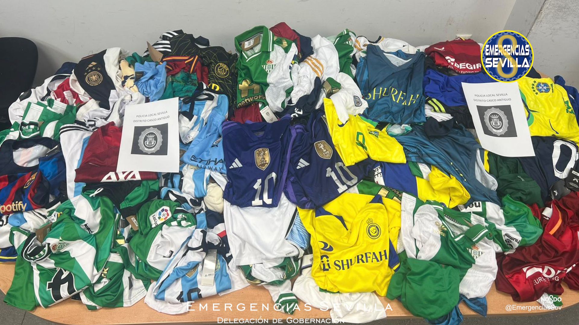Las prendas falsas que han sido intervenidas en Sevilla. Las prendas falsas que han sido intervenidas en Sevilla.