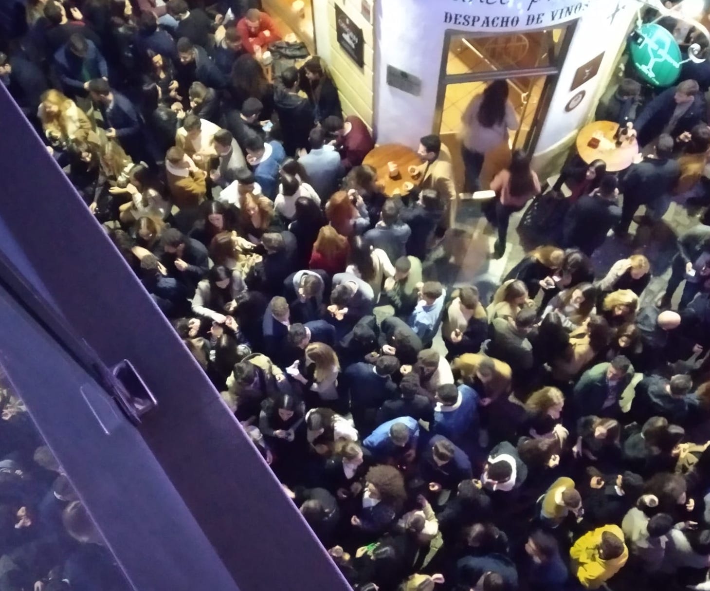 Esquina de la calle Algarve de Jerez en una fotografía de unas Zambombas hace unos años. Los vecinos han protestado por la saturación de la zona.