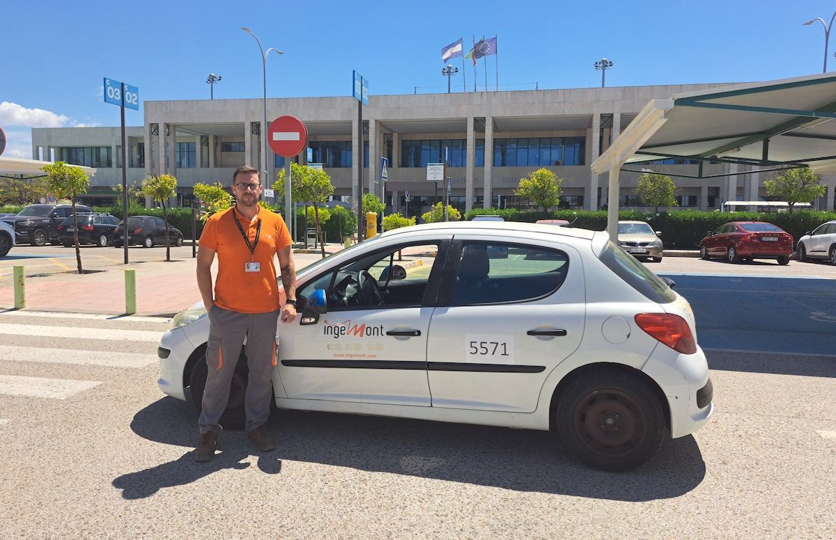 Juan Carlos Pacheco, trabajador de Ingemont, empresa encargada de los servicios eléctricos del Aeropuerto de Jerez.