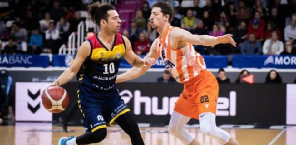 Josep Pérez, acusado de violación de por una joven, con el número 10 en la camiseta.   FEB