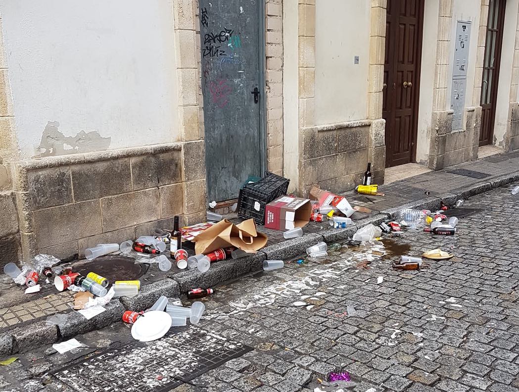 Paisaje después de las zambombas en la zona de Caballeros con San Pablo. FOTO: NATIVIDAD MONTAÑO