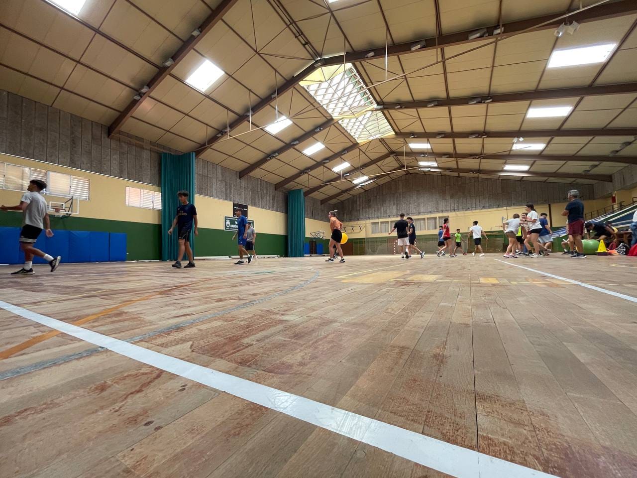 El pabellón municipal Ramón Velázquez tendrá un nuevo parquet. El pabellón municipal Ramón Velázquez tendrá un nuevo parquet.
