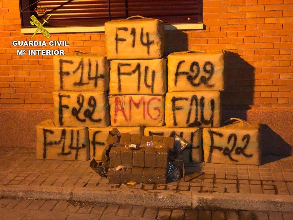 Fardos de hachís incautados.