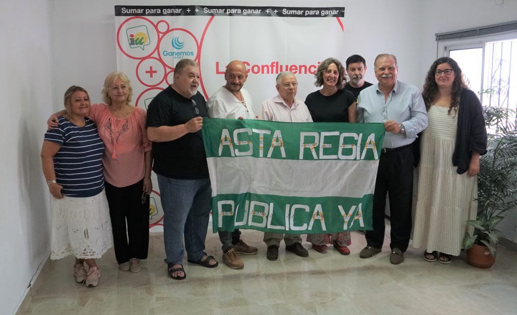 Miembros de La Confluencia y de la Plataforma Asta Regia tras la reunión. 