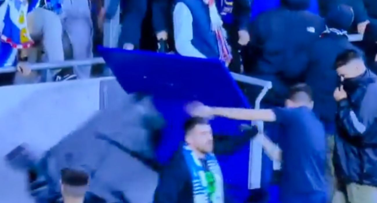 Momento en el que el ultra y candidato del PP tira la cámara al suelo.