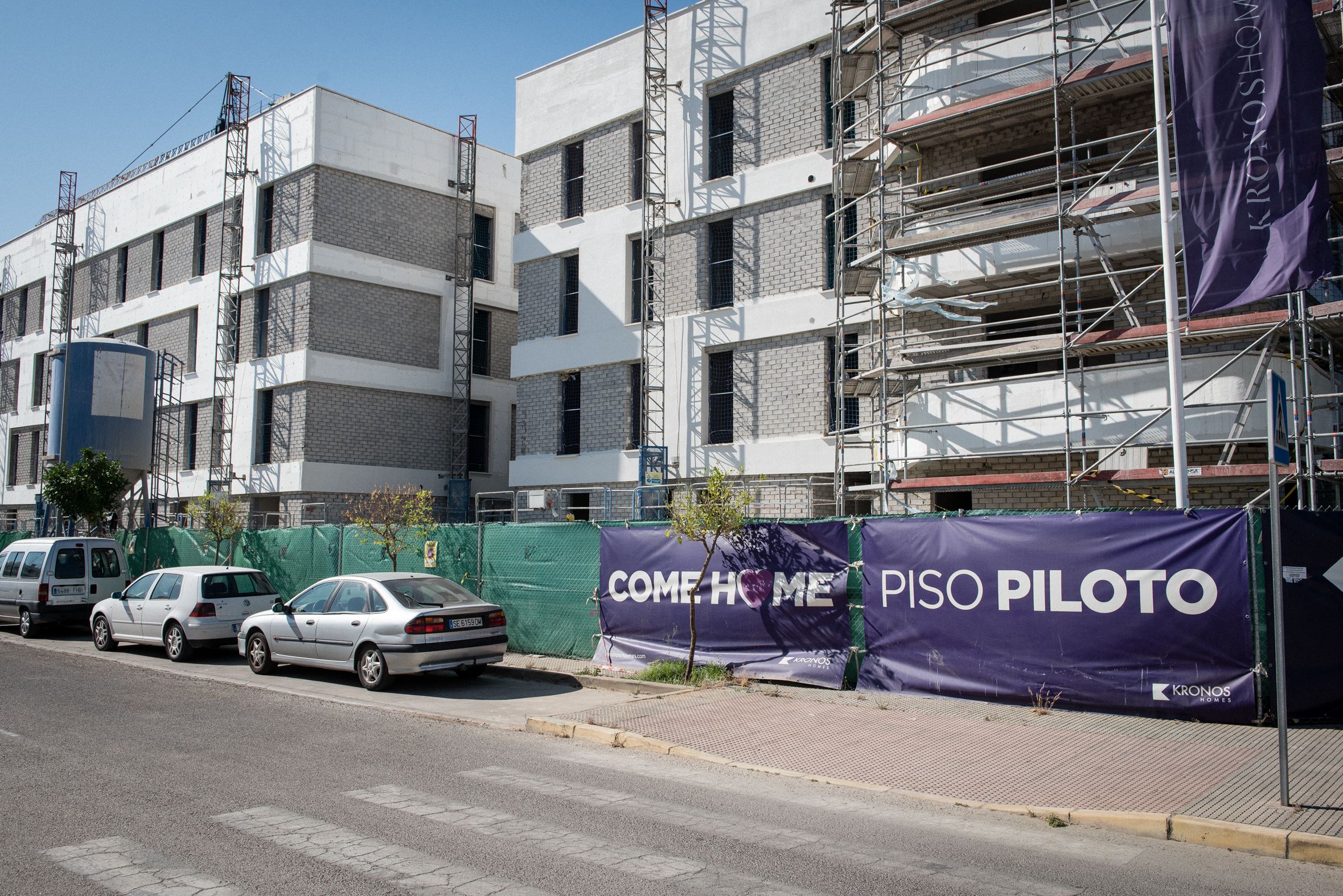 El mercado inmobiliario de la provincia resiste a la “incertidumbre” con un notable. En la imagen, edificios de viviendas en construcción.