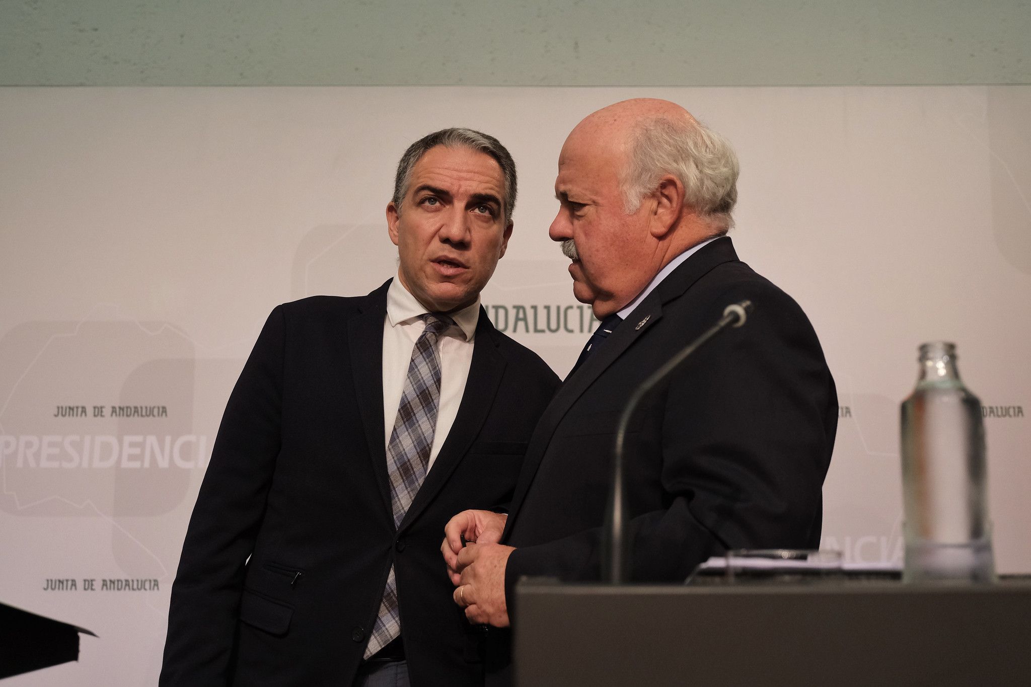 Jesús Aguirre y Elías Bendodo, en una rueda de prensa reciente.