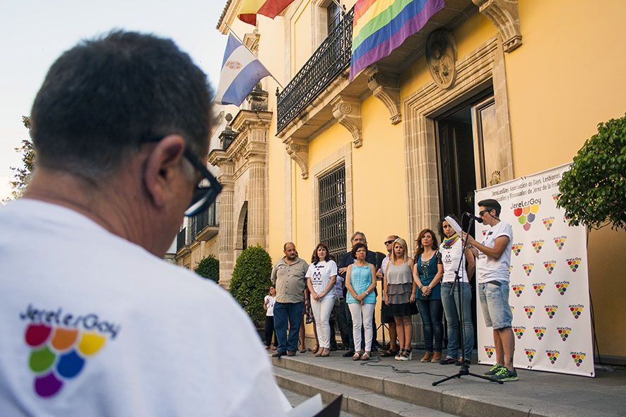 bandera_gay_ayuntamiento_2015_08